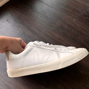 White Veja sneakers, used, in good condition.             Size 36-EU, 5-US